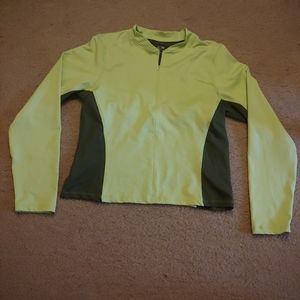 Sportswear top with zipper